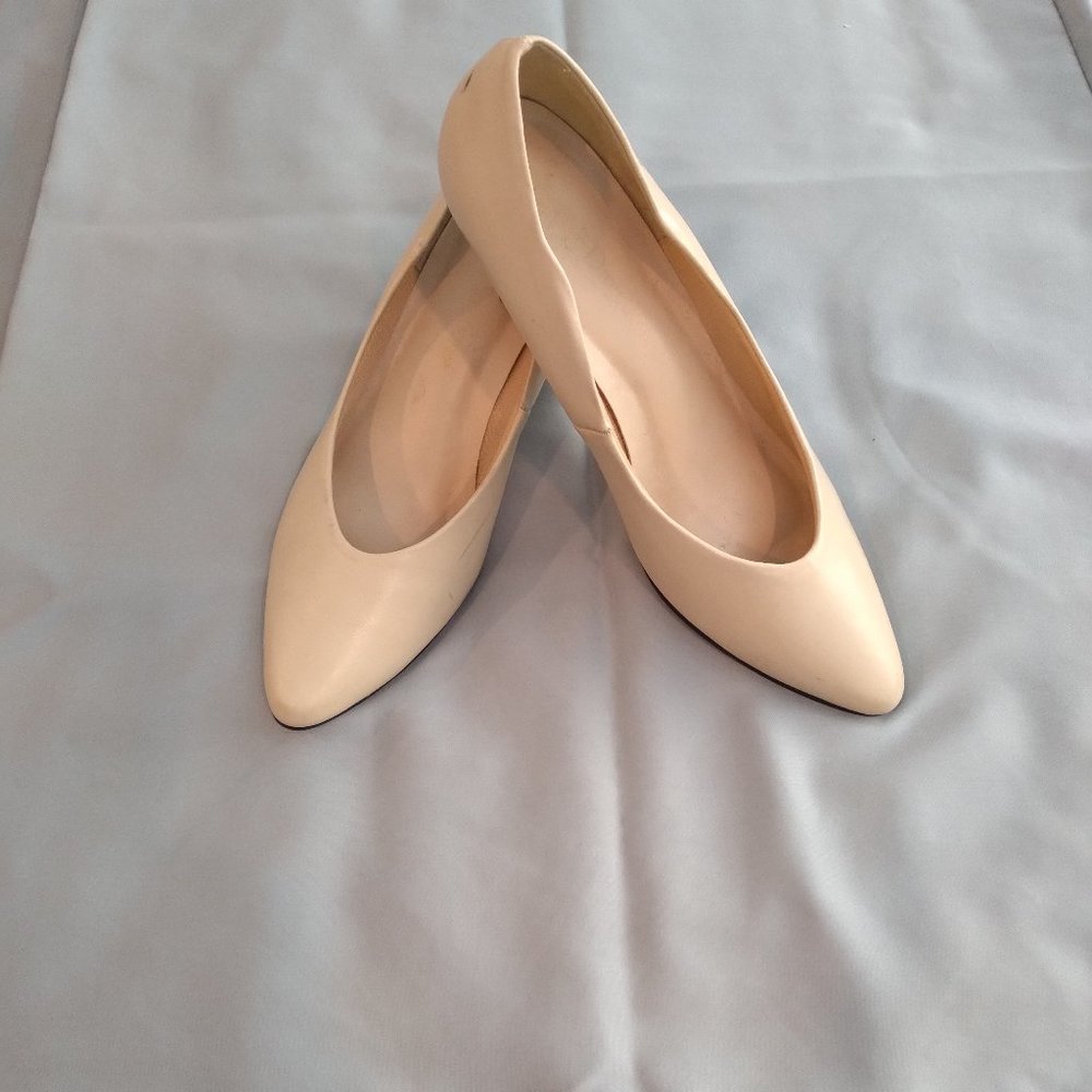 Classic Directions Womens Pump Shoes Cream Color Size 9M